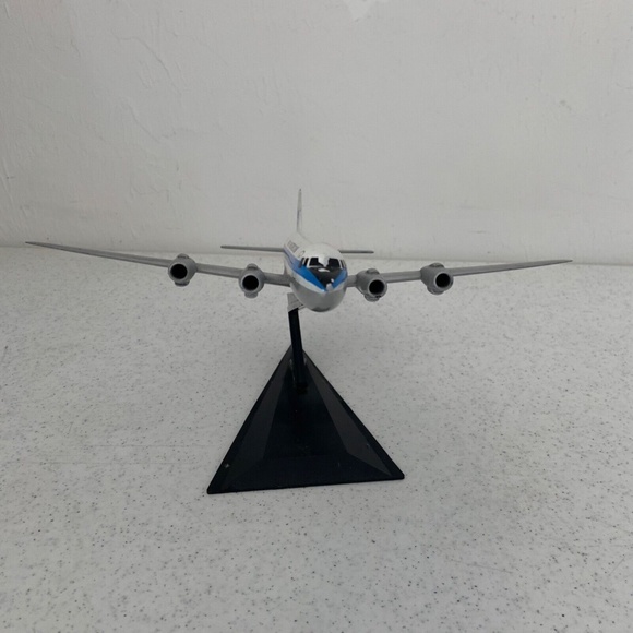 Vintage 1980s Pan American 6110C Airplane Model and Display Stand - Picture 5 of 16